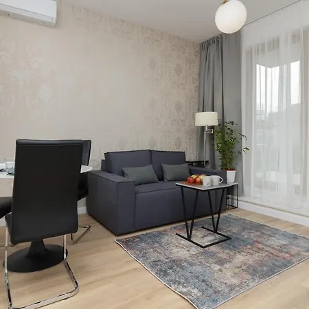 Os Krolewska - Comfortable In Wilanow Varšava