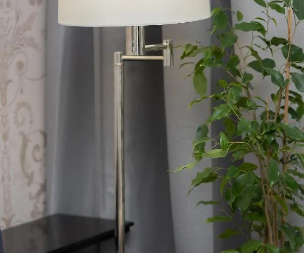 Os Krolewska - Comfortable In Wilanow وارسو